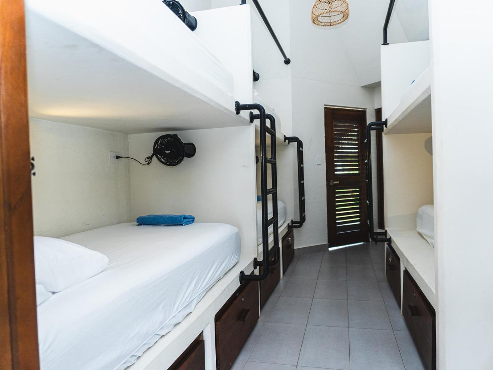 Huku Beach Hostel Palomino Buitenkant foto