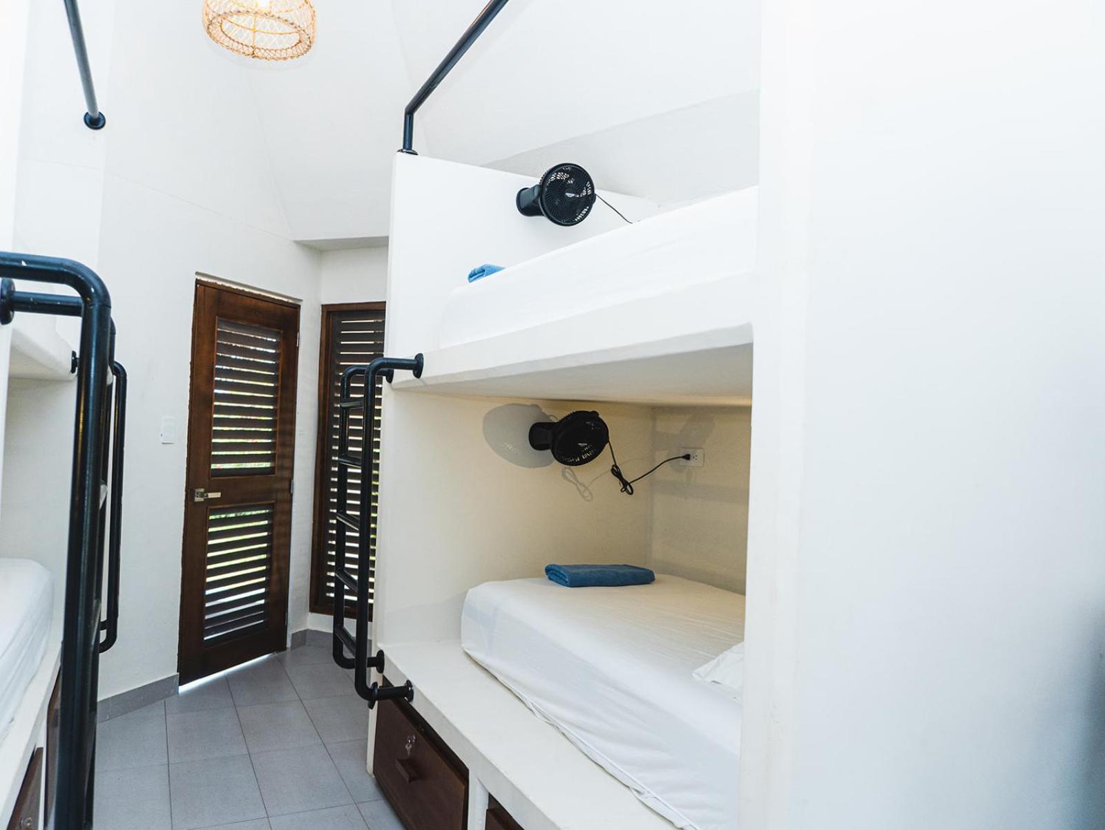 Huku Beach Hostel Palomino Buitenkant foto
